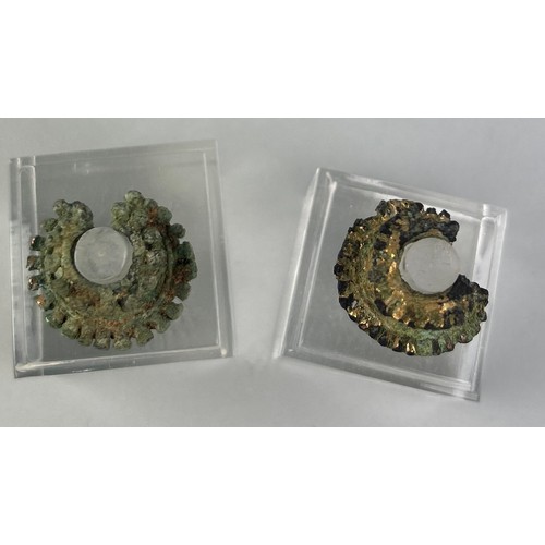 104 - A PAIR OF PRE-COLUMBIAN TUMBAGA LABRETS, 

2cm x 1.5cm each. 

On perspex stands tallest 6cm