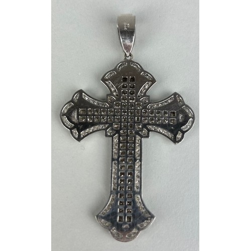 179 - A GENTLEMAN'S PLATINUM CROSS SET WITH DIAMONDS, 

Weight: 42.5gms 

8cm x 5cm