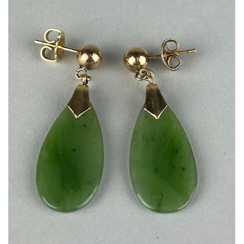 173 - A PAIR OF GREEN JADE DROP EARRINGS WITH 14CT GOLD MOUNTS, 

Weight: 3.9gms