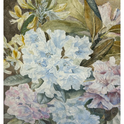 371 - A WATERCOLOUR PAINTING ON PAPER DEPICTING FLOWERS,

42cm x 42cm 

In circular mount, framed and glaz... 