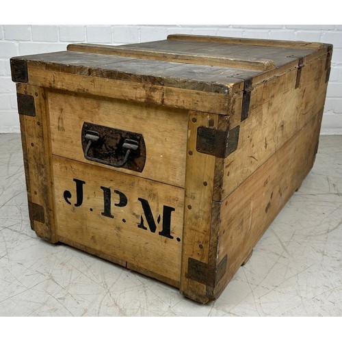 17 - A 19TH CENTURY LOUIS VUITTON PACKING TRUNK BELONGING TO THE FAMED MUNTHE FAMILY STAMPED J.P.M TO EIT... 