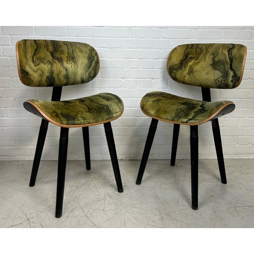 468 - A PAIR OF ITALIAN MID CENTURY DESIGN CHAIRS, 

90cm x 52cm x 52cm