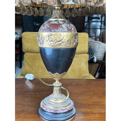 512 - A MARBLE AND GILT TABLE LAMP, 

36cm H

With shade 62cm H