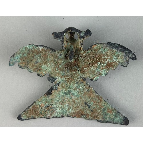 101 - A PRE-COLUMBIAN TUMBAGA AVIAN PENDANT, 

From Costa Rica/Panama, Veraguas-Greater Chiriquí. 

Circa ... 