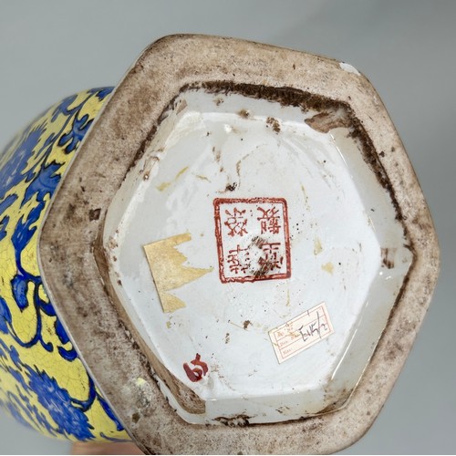 258 - A 20TH CENTURY CHINESE YELLOW GROUND VASE DECORATED WITH BLUE FLOWERS, 

36cm H