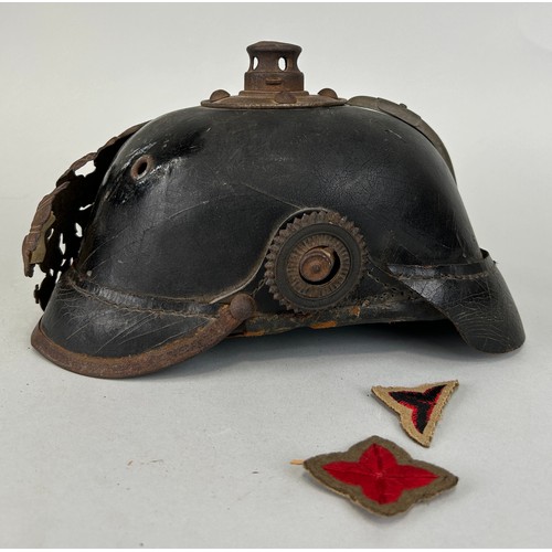 180 - A WORLD WAR I GERMAN LEATHER PICKELHAUBE HELMET, 

Poor conditon, missing spike.