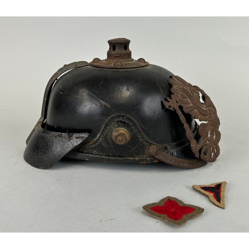 180 - A WORLD WAR I GERMAN LEATHER PICKELHAUBE HELMET, 

Poor conditon, missing spike.