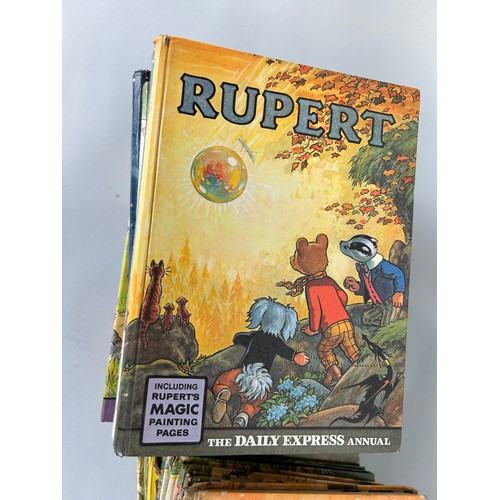 431C - A LARGE COLLECTION OF RUPERT BEAR BOOKS (QTY)