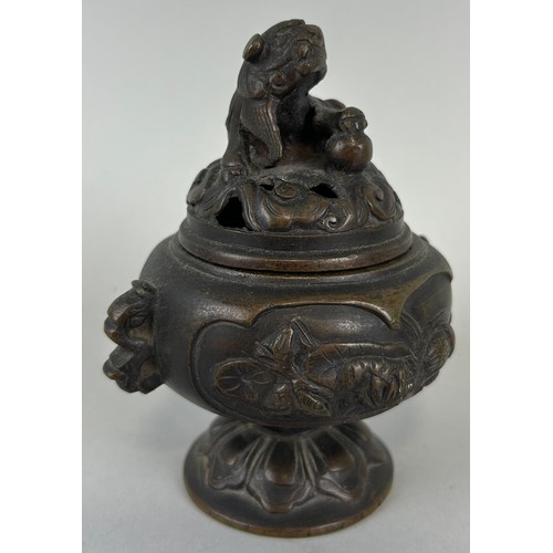 202 - A JAPANESE BRONZE INCENSE BURNER WITH FOO DOG HANDLE, 

11cm x 10cm