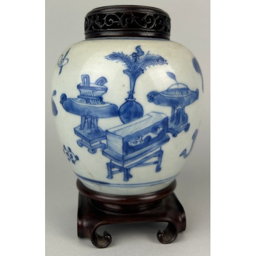 133 - A CHINESE KANGXI PERIOD BLUE AND WHITE JAR WITH ROSEWOOD COVER ON ROSEWOOD STAND, 

12cm H

With sta... 