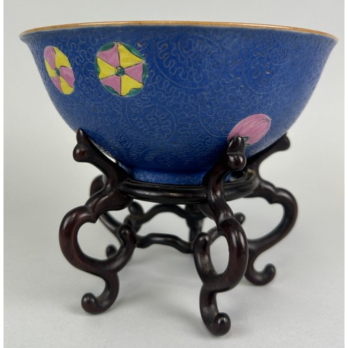 136 - A 19TH CENTURY BLUE GLAZED SGRAFFITO BOWL WITH ROSEWOOD STAND,

Qianlong mark to verso. 

17cm x 8cm... 