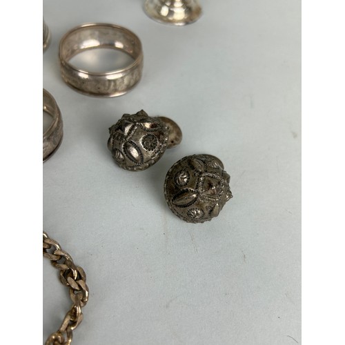 147 - MISCELLANEOUS SILVER: TO INCLUDE NAPKIN RINGS, A 925 ITALIAN SILVER CHAIN ETC, 

Total silver weight... 