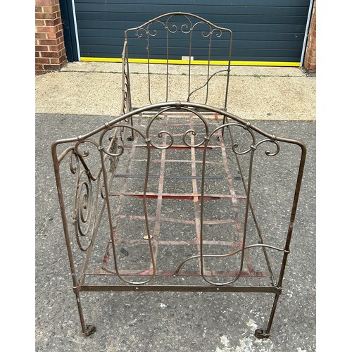 125 - A LARGE WROUGHT IRON BED WITH SCROLLING ENDS AND CREST,

180cm x 105cm x 80cm