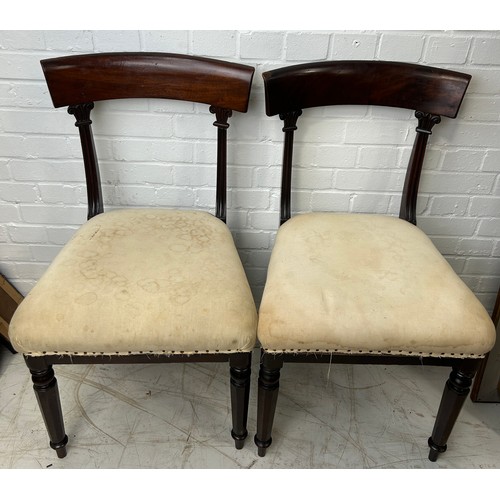 120 - A PAIR OF REGENCY MAHOGANY SIDE CHAIRS WITH CORINTHIUM COLUMN SUPPORTS AND WHITE UPHOLSTERED SEATS,