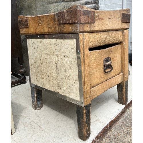 75 - AN ANTIQUE BUTCHERS BLOCK, 

75cm x 60cm x 60cm