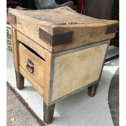 75 - AN ANTIQUE BUTCHERS BLOCK, 

75cm x 60cm x 60cm