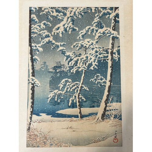 189 - A JAPANESE WOODBLOCK PRINT DEPICTING A WINTRY LANDSCAPE MARKED FOR KAWASE HASUI (1883-1957).

36cm x... 