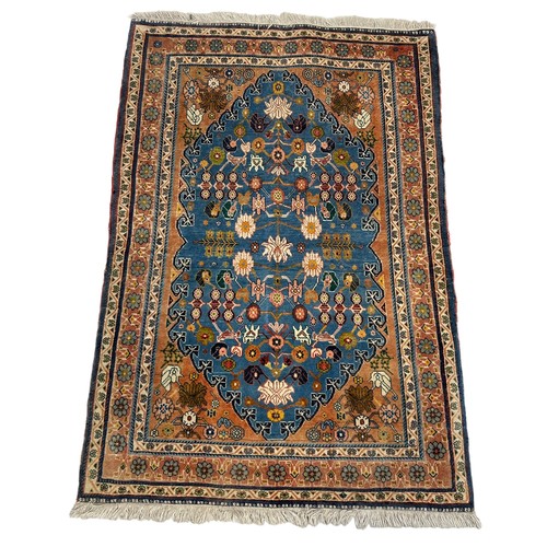 896 - A PERSIAN DESIGN CARPET, 

115cm x 80cm