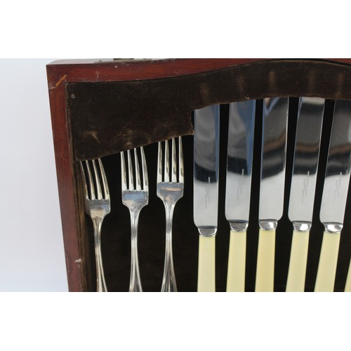 872 - A VINTAGE CUTLERY SET COMMUNITY STAINLESS STEEL SHEFFIELD T2 PIECE WOODEN CANTEEN,