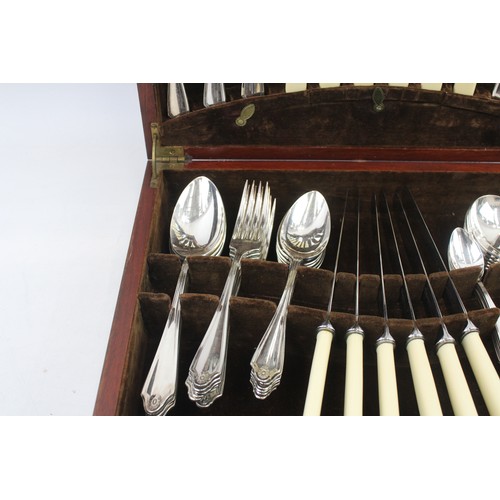 872 - A VINTAGE CUTLERY SET COMMUNITY STAINLESS STEEL SHEFFIELD T2 PIECE WOODEN CANTEEN,