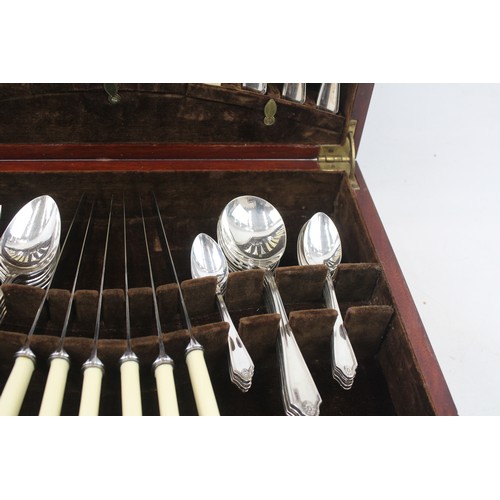 872 - A VINTAGE CUTLERY SET COMMUNITY STAINLESS STEEL SHEFFIELD T2 PIECE WOODEN CANTEEN,