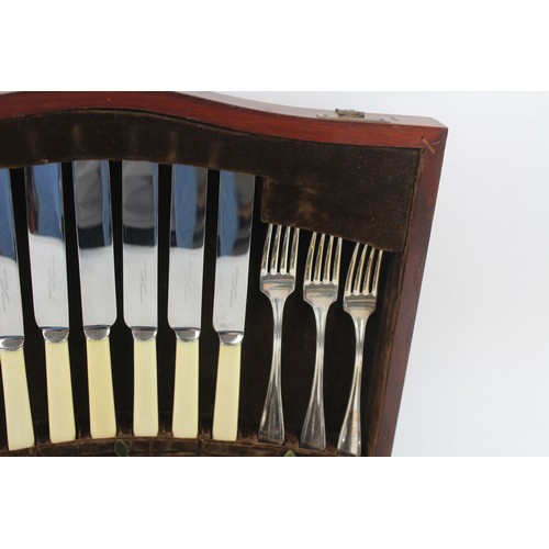 872 - A VINTAGE CUTLERY SET COMMUNITY STAINLESS STEEL SHEFFIELD T2 PIECE WOODEN CANTEEN,