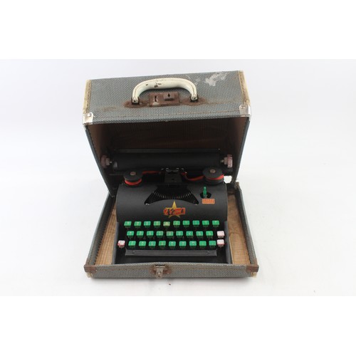 865 - A LILLIPUT 1940'S VINTAGE CHILDRENS TYPEWRITER IN ORIGINAL CASE,