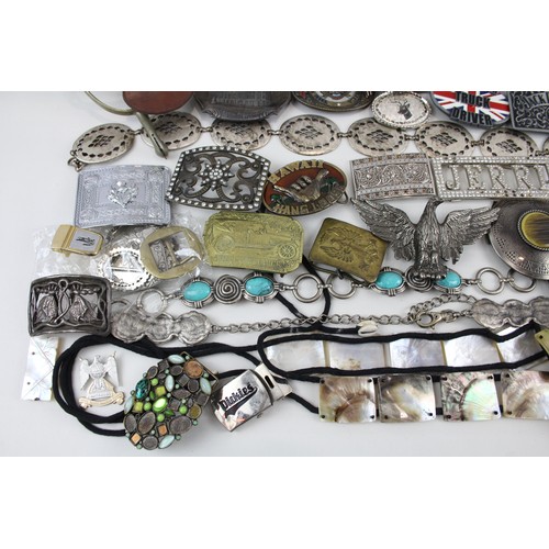 868 - A COLLECTION OF BELT BUCKLES (QTY),