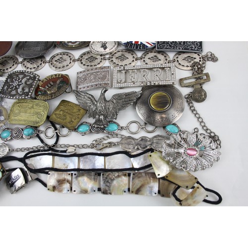 868 - A COLLECTION OF BELT BUCKLES (QTY),