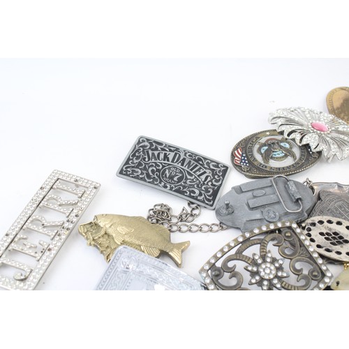 868 - A COLLECTION OF BELT BUCKLES (QTY),