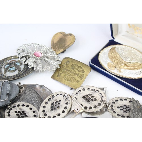 868 - A COLLECTION OF BELT BUCKLES (QTY),