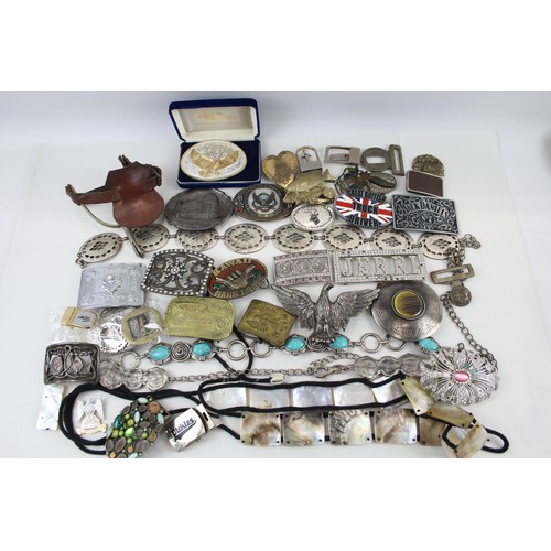 868 - A COLLECTION OF BELT BUCKLES (QTY),