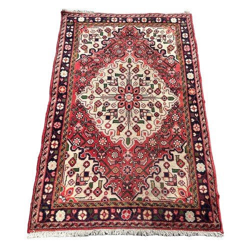 884 - A PERSIAN DESIGN CARPET,
 
158cm x 100cm