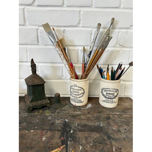 126 - GEOFFREY DICKINSON: PERSONAL ARTIST'S DESK AND CONTENTS TO INCLUDE PAINT BRUSHES, PAINT POTS, BRUSH ... 