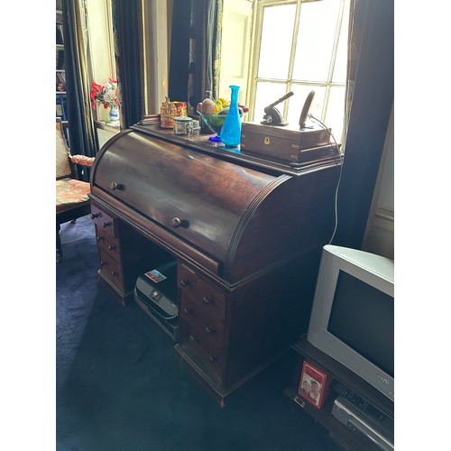 76 - A VICTORIAN MAHOGANY ROLL TOP DESK, 

137cm x 116cm x 77cm