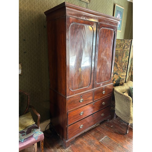 84 - A LARGE GEORGIAN MAHOGANY LINEN PRESS, 

215cm x 132cm x 56cm