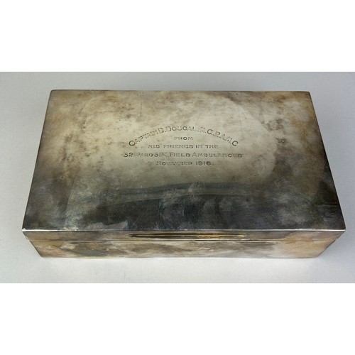 125 - A LARGE SILVER BOX MARKED FOR GOLDSMITHS AND SILVER SMITHS COMPANY WITH WOODEN INTERIOR AND BLACK LE... 