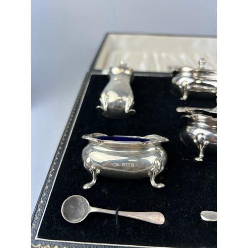 129 - A CASED SILVER CRUET AND SHAKER SET, ALONG WITH TWO SILVER SHAKERS, 

Total silver weight (excluding... 