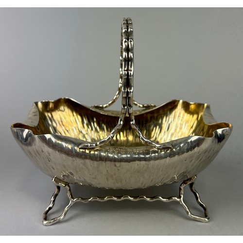 118 - ATTRIBUTED TO CHRISTOPHER DRESSER FOR HUKIN AND HEATH: A SILVER PLATED BASKET, 

15cm x 14cm x 10cm