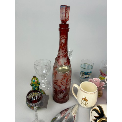 831 - A MIXED LOT OF DECORATIVE ITEMS TO INCLUDE GLASS WARE