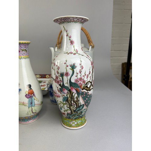 819 - A COLLECTION OF CHINESE CERAMICS TO INCLUDE A LARGE CONG SHAPED VASE ON ROSEWOOD BASE,