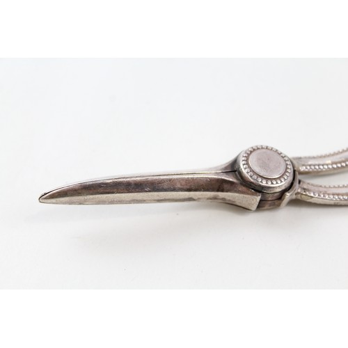 173 - A 925 STERLING SILVER PAIR OF VICTORIAN GRAPE SCISSORS,

Weight: 100gms