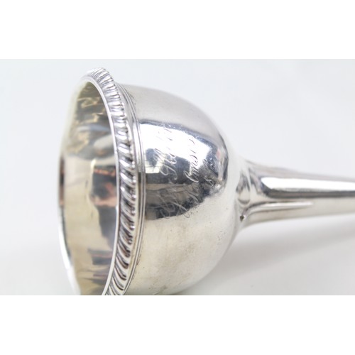 178 - A 925 STERLING SILVER GEORGIAN WINE FUNNEL,

Weight: 127gms

Engravaed 1832.