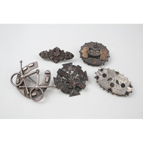 189 - FIVE SILVER ANTIQUE BROOCHES INCLUDING SCOTTISH REVIVAL, 

Weight: 34gms