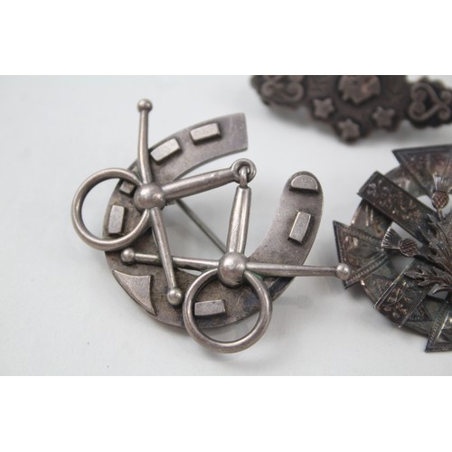 189 - FIVE SILVER ANTIQUE BROOCHES INCLUDING SCOTTISH REVIVAL, 

Weight: 34gms