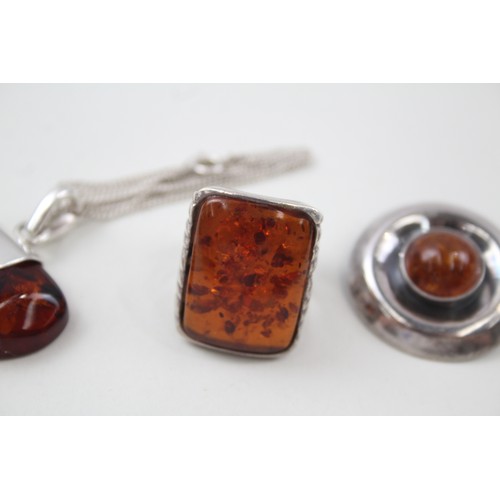 196 - A COLLECTION OF SILVER AND AMBER JEWELLERY INCLUDING MODERNIST, 

Weight: 35gms