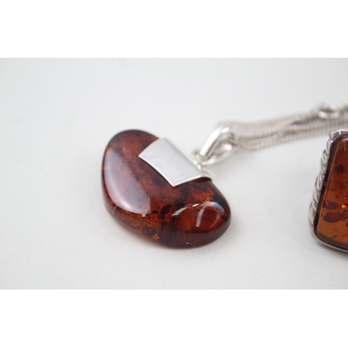 196 - A COLLECTION OF SILVER AND AMBER JEWELLERY INCLUDING MODERNIST, 

Weight: 35gms