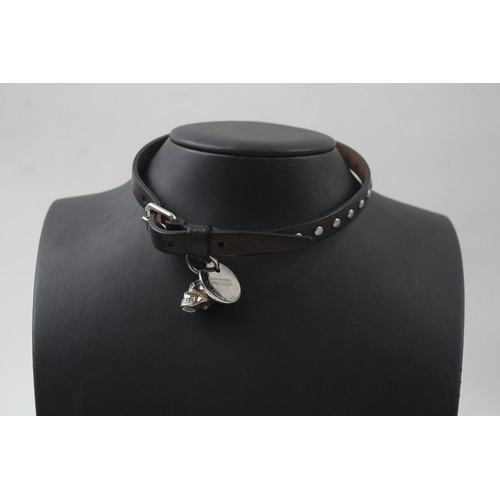 209 - A LEATHER CHOKER NECKLACE WITH SKULL PENDANT BY DESIGNER ALEXANDER MCQUEEN,

Weight: 25gms