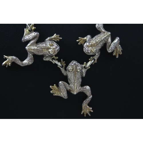 197 - SILVER FROG JEWELLERY SET INCLUDING NECKLACE AND EARRINGS, 

Weight: 30gms