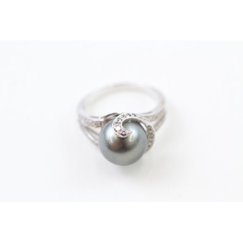 206 - AN 18CT WHITE GOLD, DIAMOND AND CULTURED PEARL COCKTAIL RING, 

Weight: 6.4gms